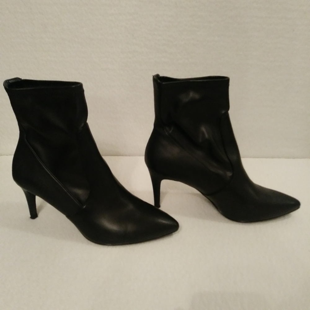 Boots - Picture 3 of 6